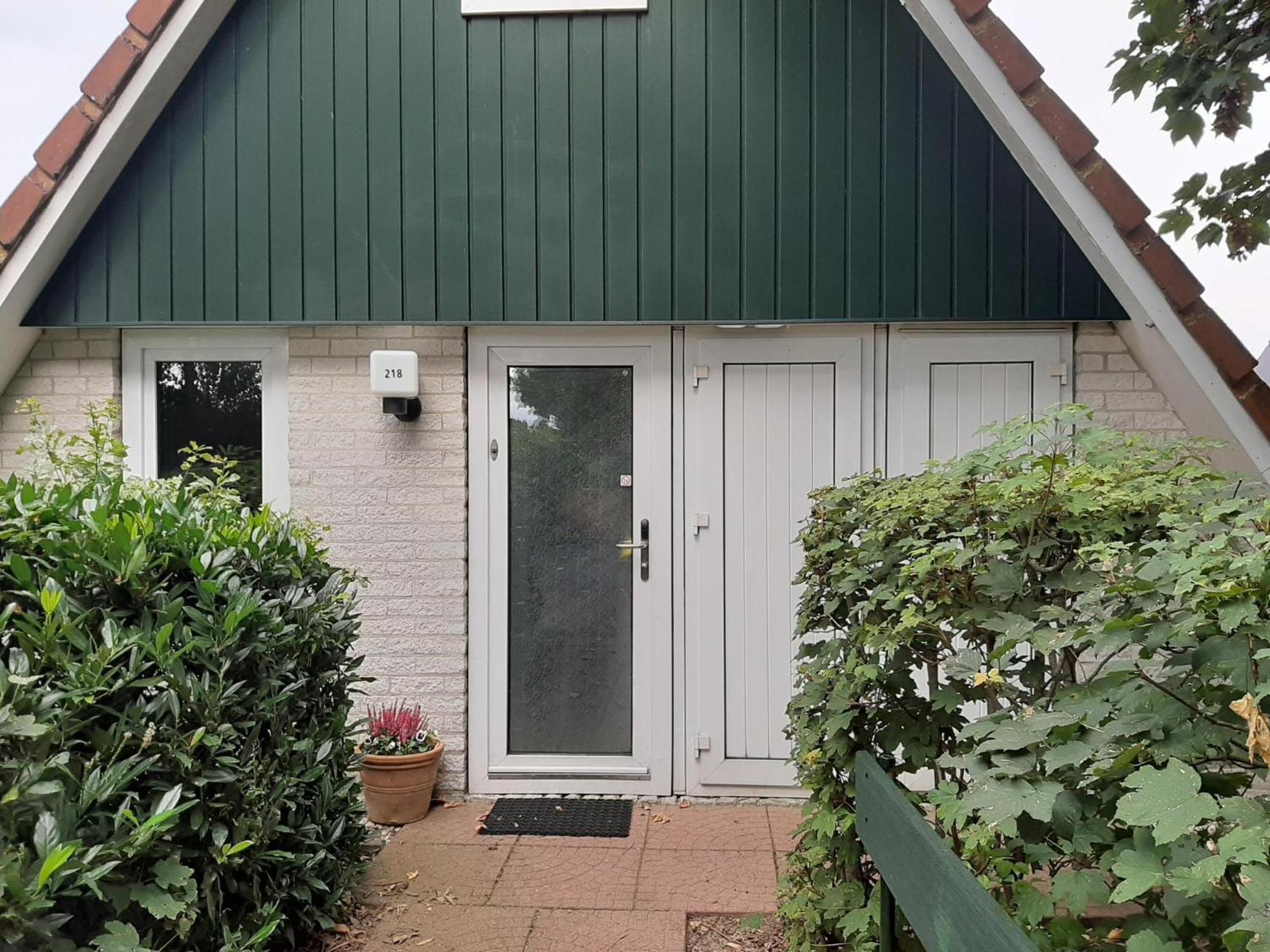 Vijverzicht 218 Met Whirlpool Ferienhaus *